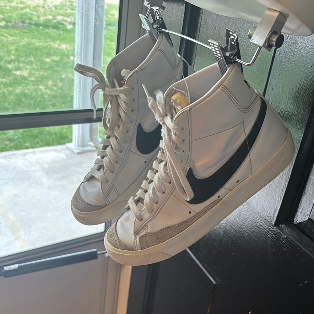 Basically brand new mint condition blazer mid 77